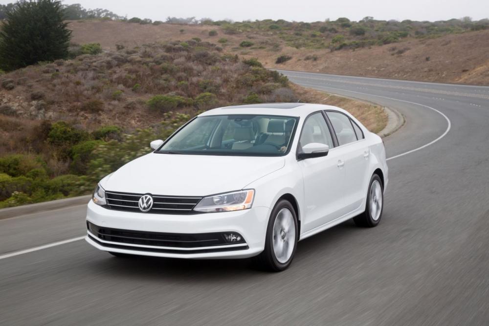 Volkswagen Jetta 2018 được đánh giá là mẫu xe đơn giản, an toàn nhưng chưa thực sự mang đến nhiều bứt phá