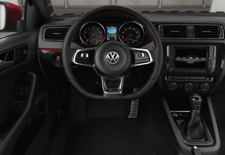 Đánh giá Volkswagen Jetta 2018 về tiện nghi: Xe được trang bị một số tiện nghi cơ bản