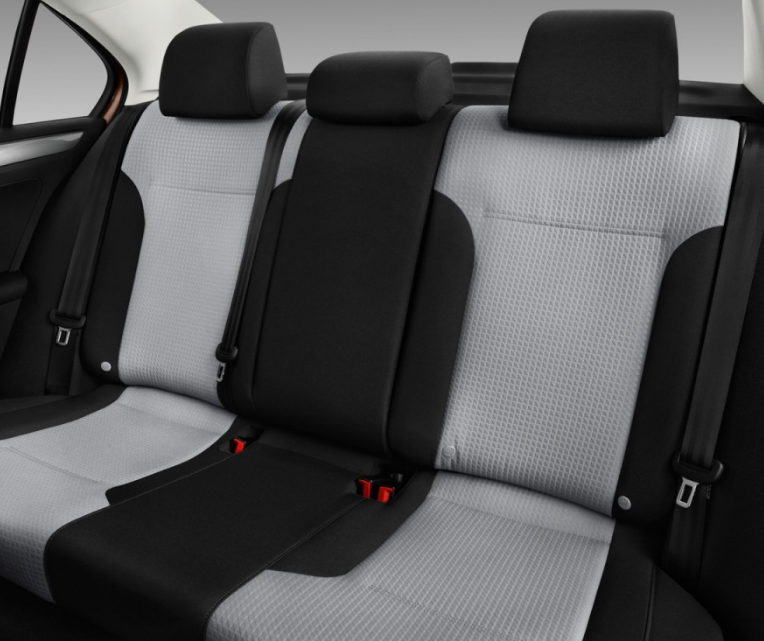 Đánh giá Volkswagen Jetta 2018 về hệ thống ghế ngồi: Ghế sau có không gian đầu và chân rộng rãi