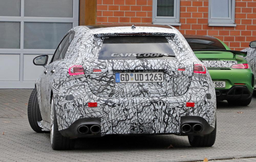 Thiết kế đuôi xe của Mercedes AMG-A45