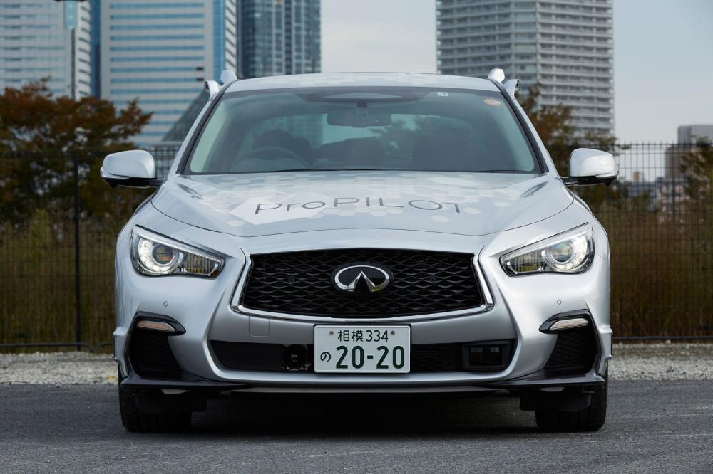 Phía trước của Nissan Infiniti Q50