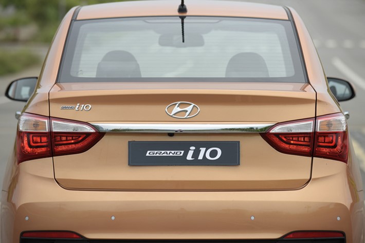 đuôi xe Hyundai Grand i10 2017 đuôi xe Hyundai Grand i10 2017 8