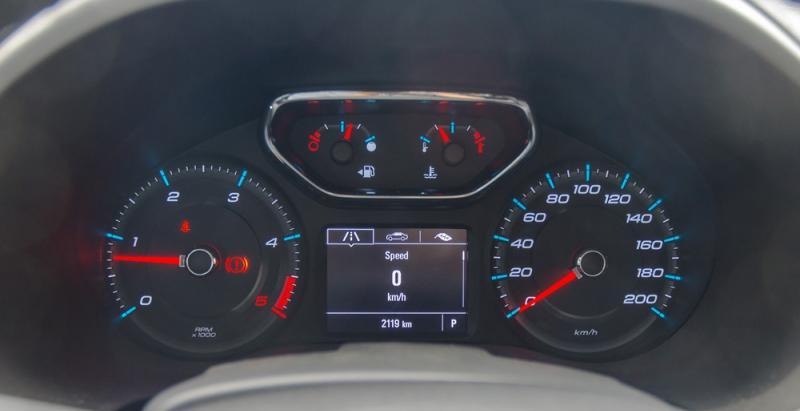 cụm đồng hồ xe Chevrolet Colorado 2017 và Ford Ranger 2017