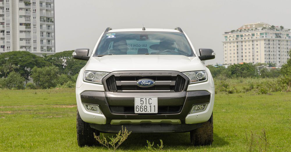 thiết kế đầu xe Chevrolet Colorado 2017 và Ford Ranger 2017