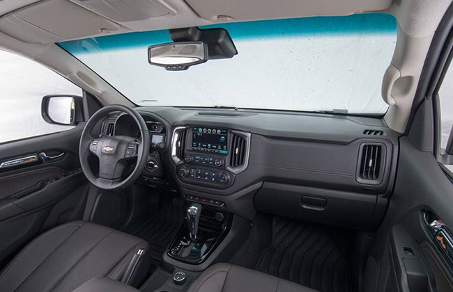 nội thất xe Chevrolet Colorado 2017 và Ford Ranger 2017