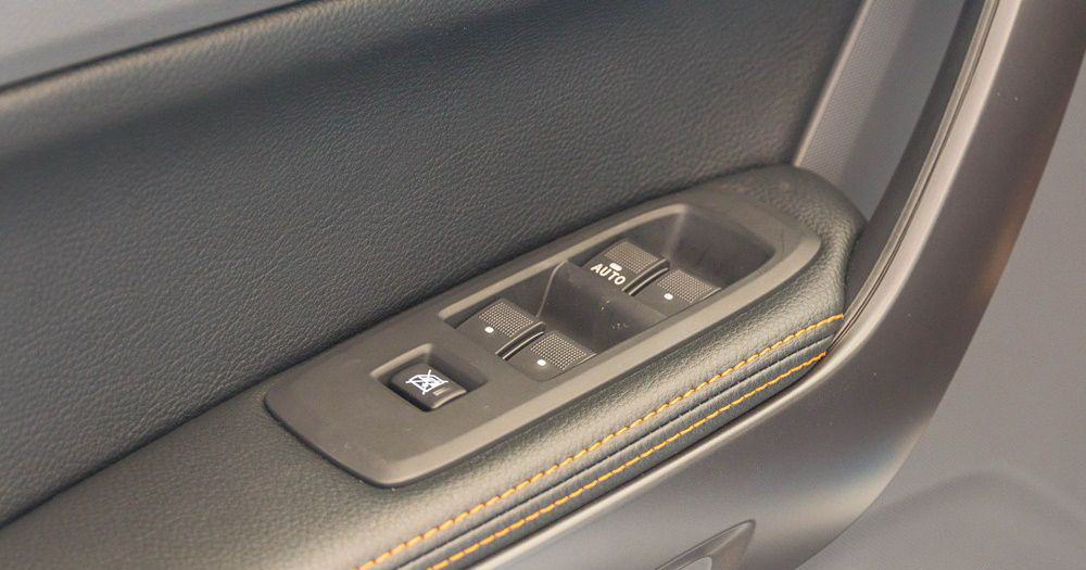 tính năng điều hòa tự động của xe Chevrolet Colorado 2017 và Ford Ranger 2017