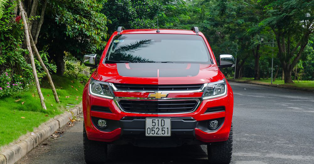 đầu xe Chevrolet Colorado 2017 và Ford Ranger 2017