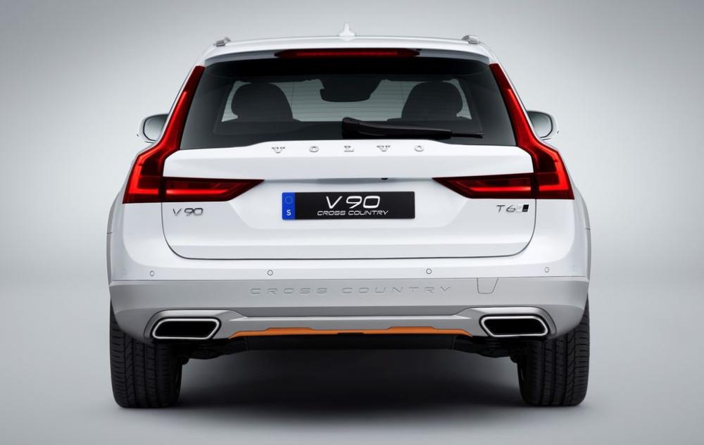 đuôi xe Volvo V90 Cross Country Ocean Race 4