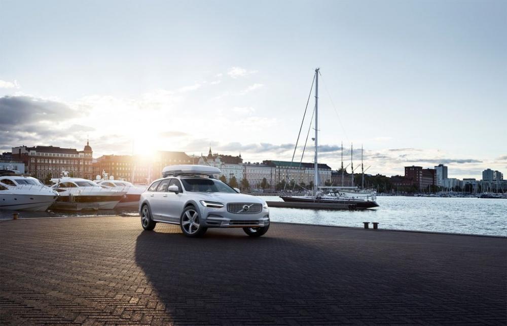 Volvo V90 Cross Country Ocean Race ngoài bến cảng 1