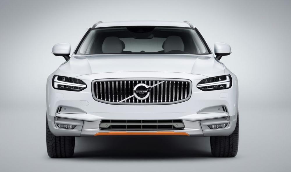 đầu xe Volvo V90 Cross Country Ocean Race 2