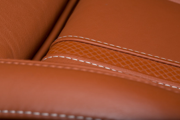 Hệ thống ghế ngồi của BMW 440i Gran Couple với những đường gân nổi màu trắng độc đáo BMW 440i Gran Couple 7