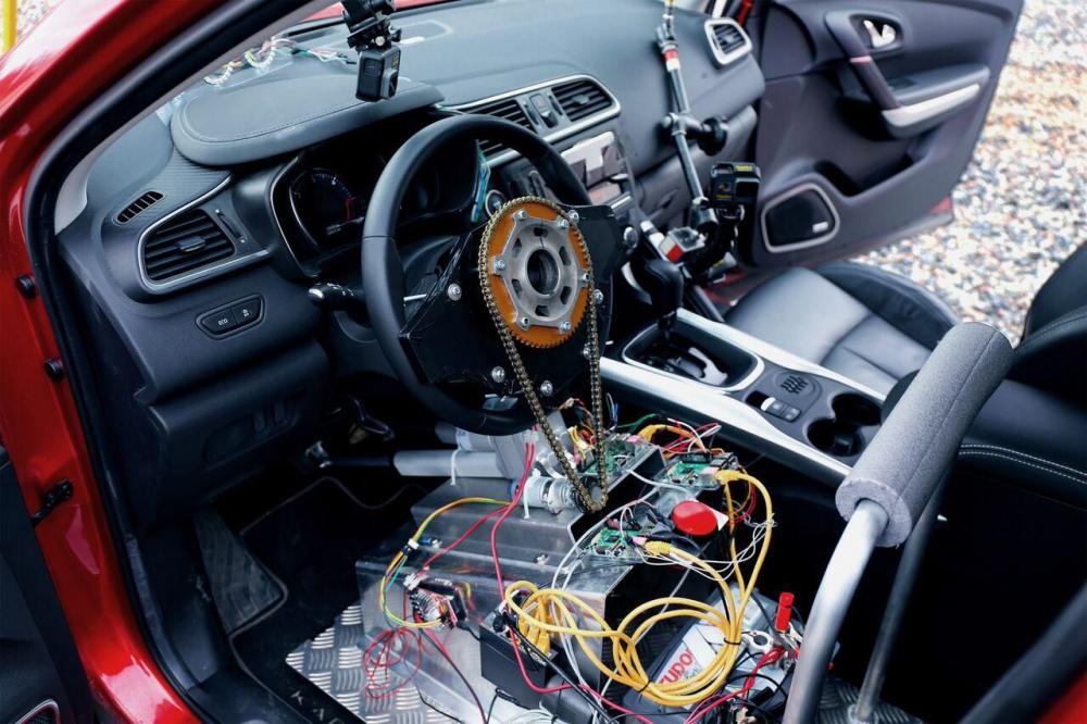 Thử nghiệm dùng sóng não để điều khiển SUV Renault Kadjar 