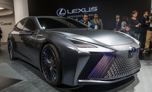 Lexus LS + Concept 5