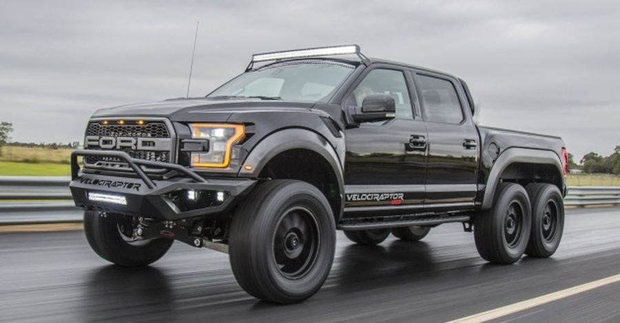 Ford F-150 Raptor 2018 trên đường chạy Ford F-150 Raptor 2018 trên đường chạy 4