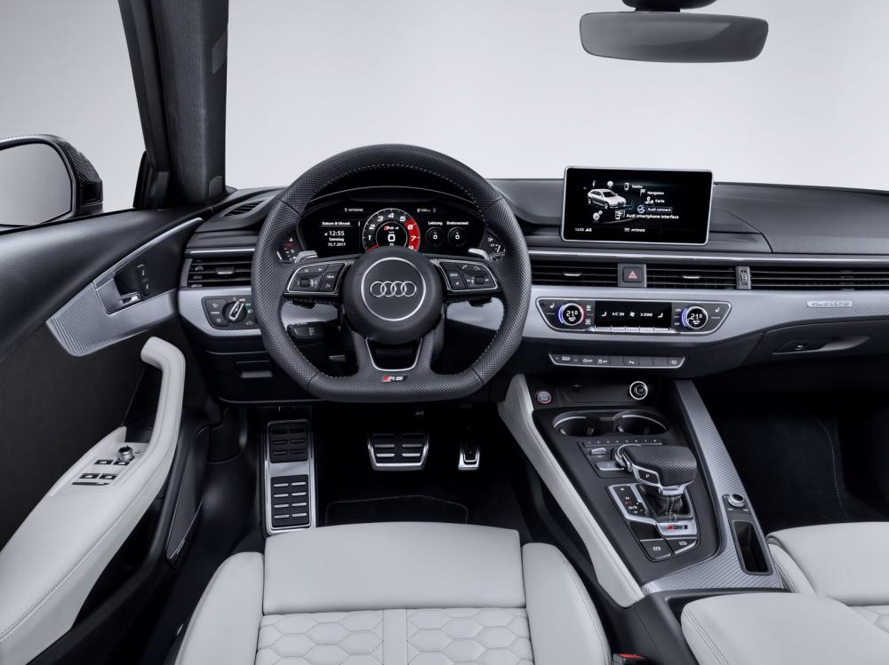 Cabin của xe Audi RS4 Avant