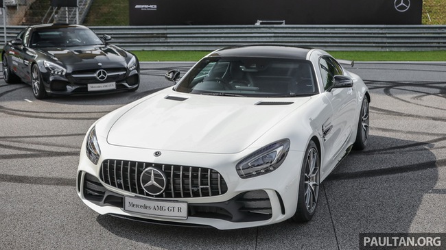 Mercedes AMG GT R 2017 1
