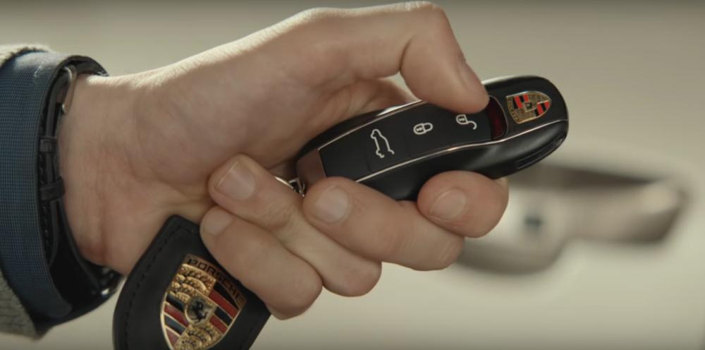 chìa khóa thông minh của Porsche Cayenne 2017