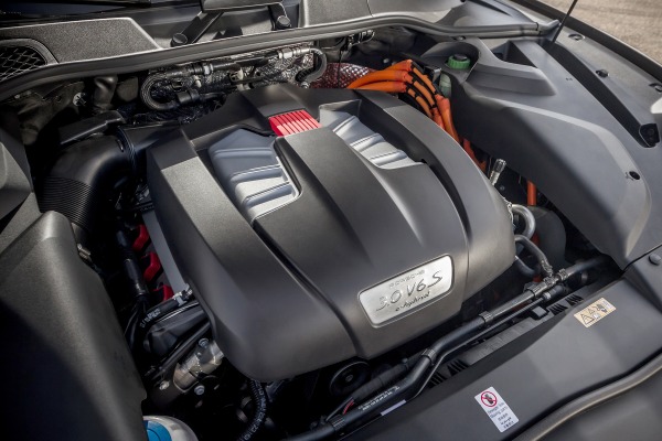 trang bị động cơ của Porsche Cayenne 2017 