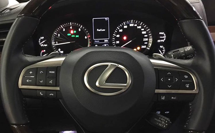 Lexus LX570 mới 3