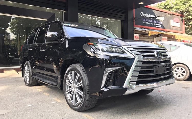 Lexus LX570 mới 1