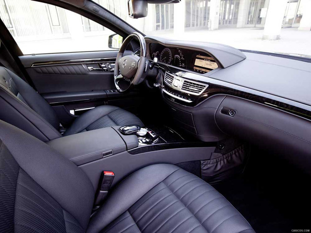 khoang lái của Mercedes-Maybach S600 Pullman 