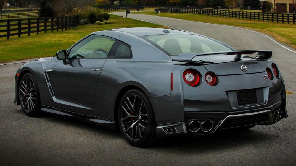 đuôi xe Nissan GT-R Pure 2018 đuôi xe Nissan GT-R Pure 2018 3
