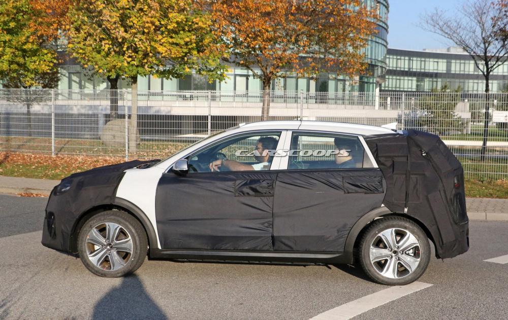 Lộ diện thân xe của Kia Niro EV Lộ diện thân xe của Kia Niro EV