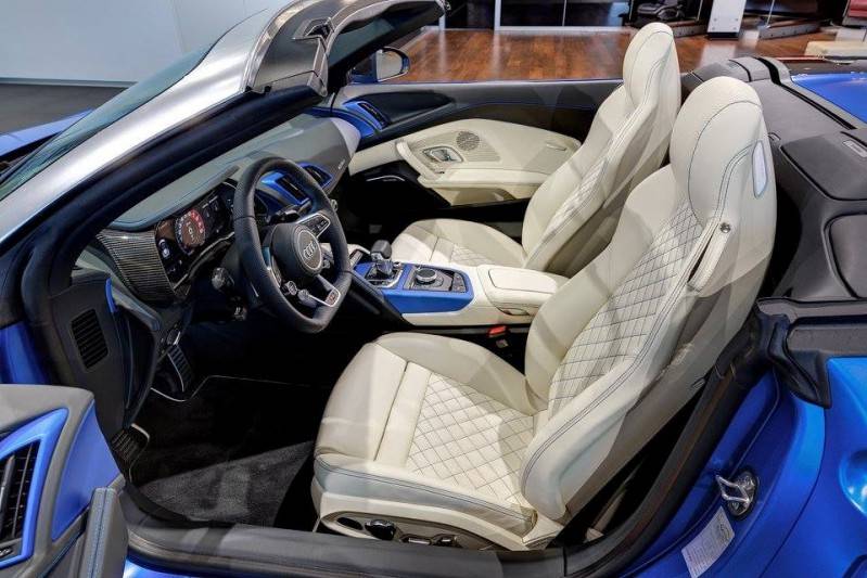 Audi R8 V10 Spyder sở hữu không gian nội thất hiện đại Audi R8 V10 Spyder 4