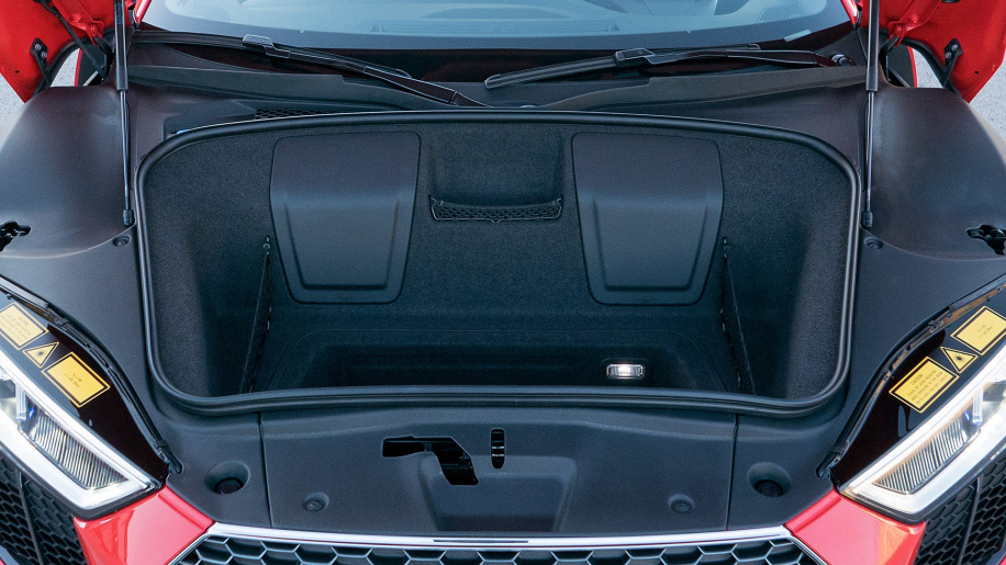 khoang hành lý của Audi R8 2017 