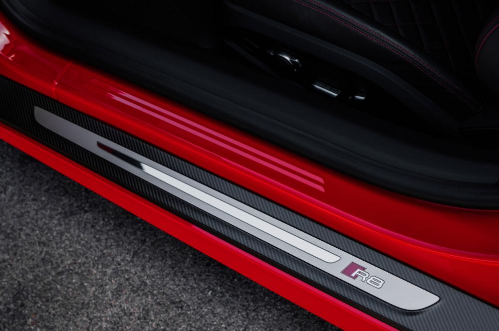 thiết kế bậc lên xuống của Audi R8 2017 