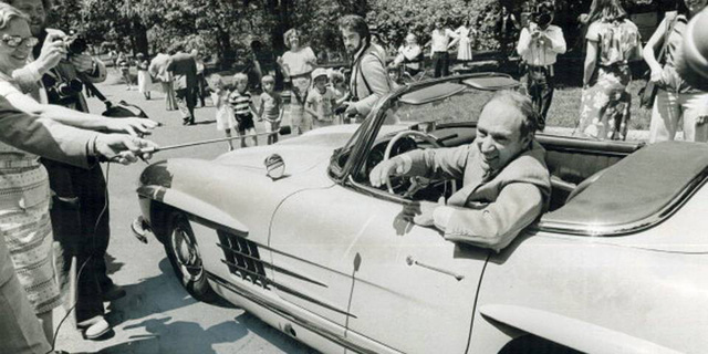 Mercedes-Benz 300SL dưới thời cố Thủ tướng Pierre Elliot Trudeau Mercedes-Benz 300SL từng được cố Thủ tướng Canada lựa chọn