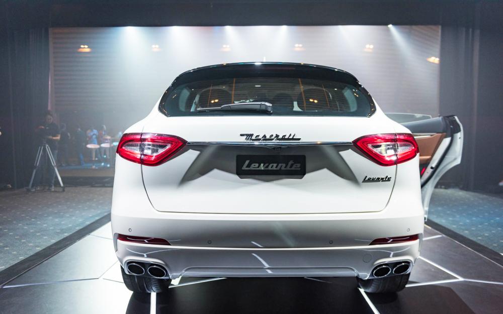 Đánh giá đuôi xe của Maserati Levante 2017 đuôi xe của Maserati Levante 2017