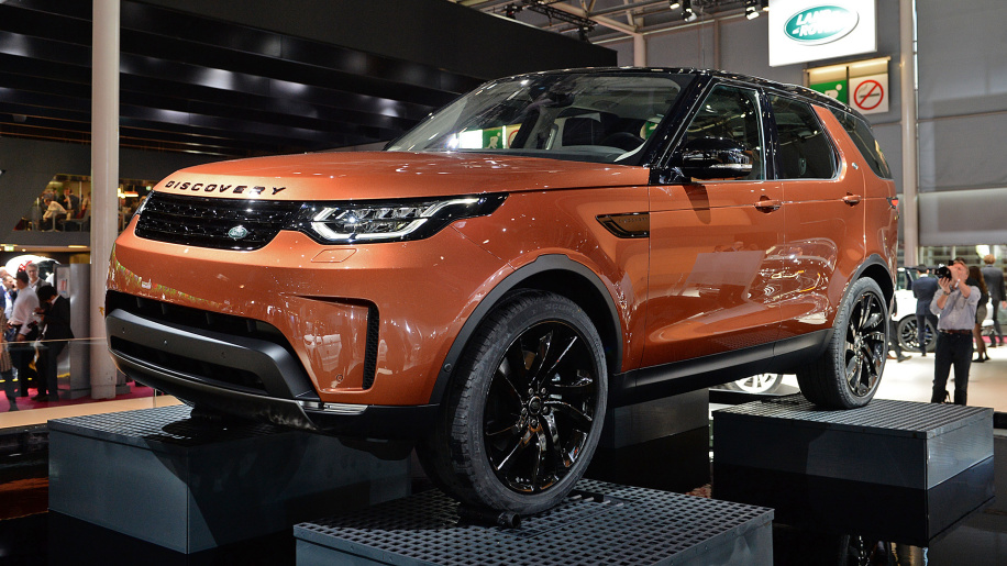 Land Rover Discovery 2018 bổ sung lựa chọn sử dụng động cơ diesel. Land Rover Discovery 2018 bổ sung lựa chọn sử dụng động cơ diesel.
