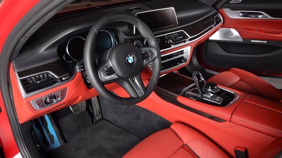 BMW M760Li xDrive trang bị nội thất hiện đại BMW M760Li xDrive 3