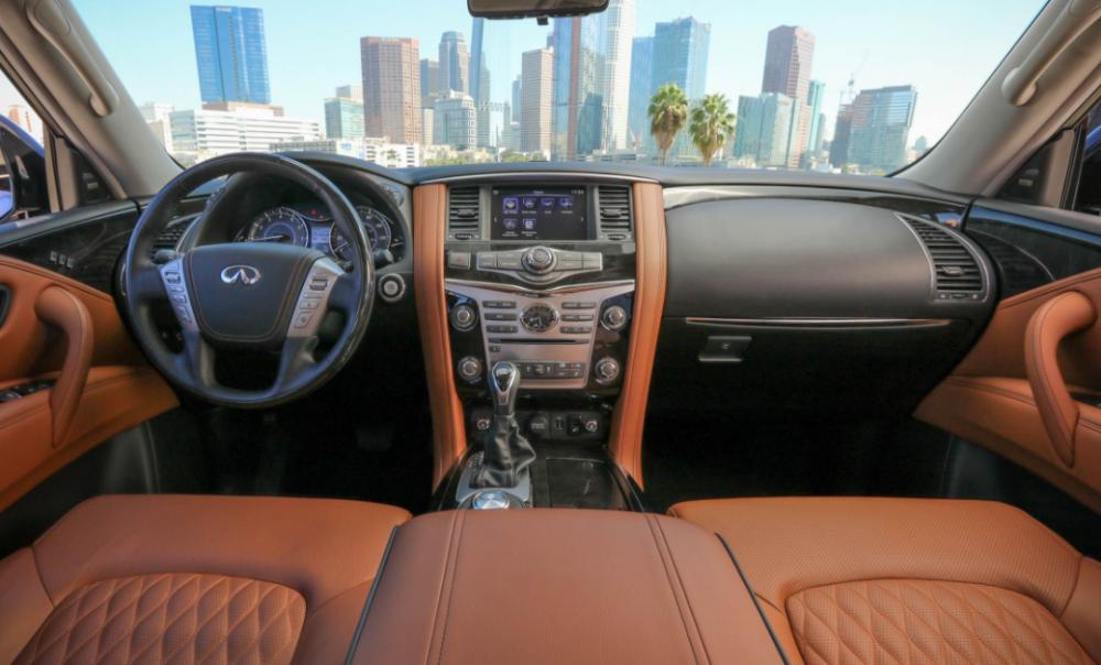 Infiniti QX80 2018 - buồng lái