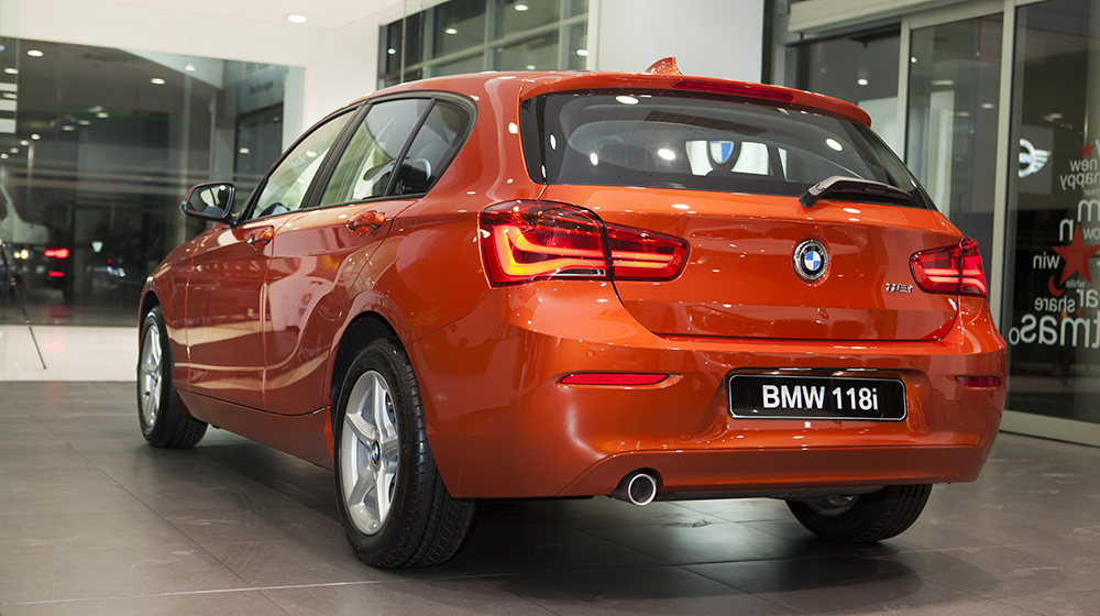 đuôi xe BMW 118i 2016 đuôi xe BMW 118i 2016 10