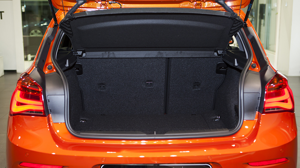 khoang hành lý BMW 118i 2016 22