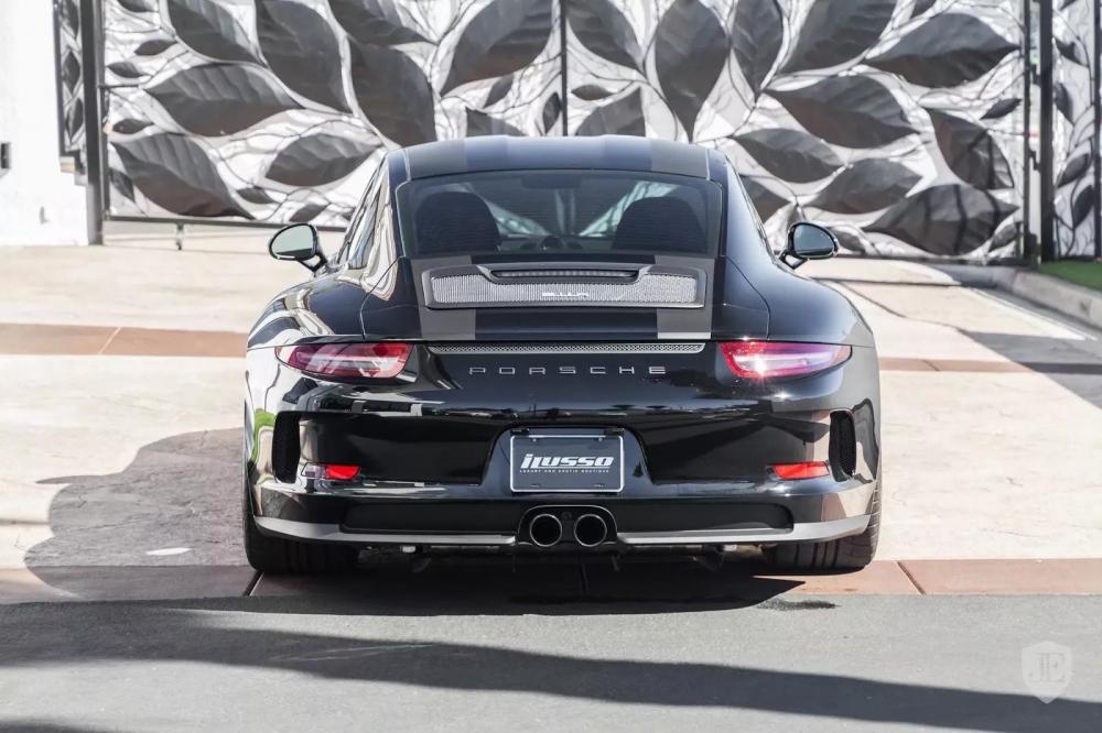 Thiết kế đuôi xe Porsche 911 R