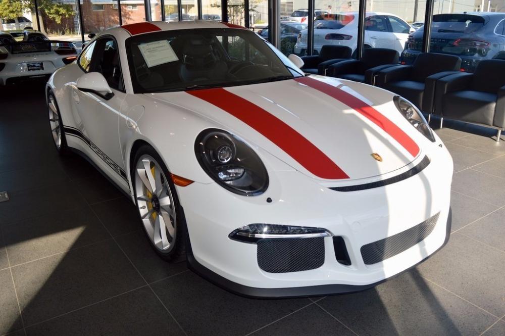 Porsche 911 R màu trắng sọc đỏ mới chạy được 130km