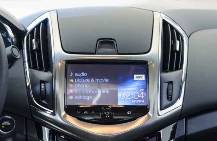 trang bị giải trí của Chevrolet Cruze 2017 và Kia Cerato 2017 
