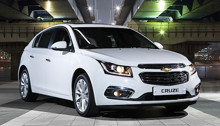 Sedan Chevrolet Cruze 2017 và Kia Cerato 2017 