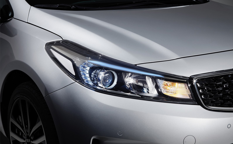 thiết kế đèn xe của Chevrolet Cruze 2017 và Kia Cerato 2017