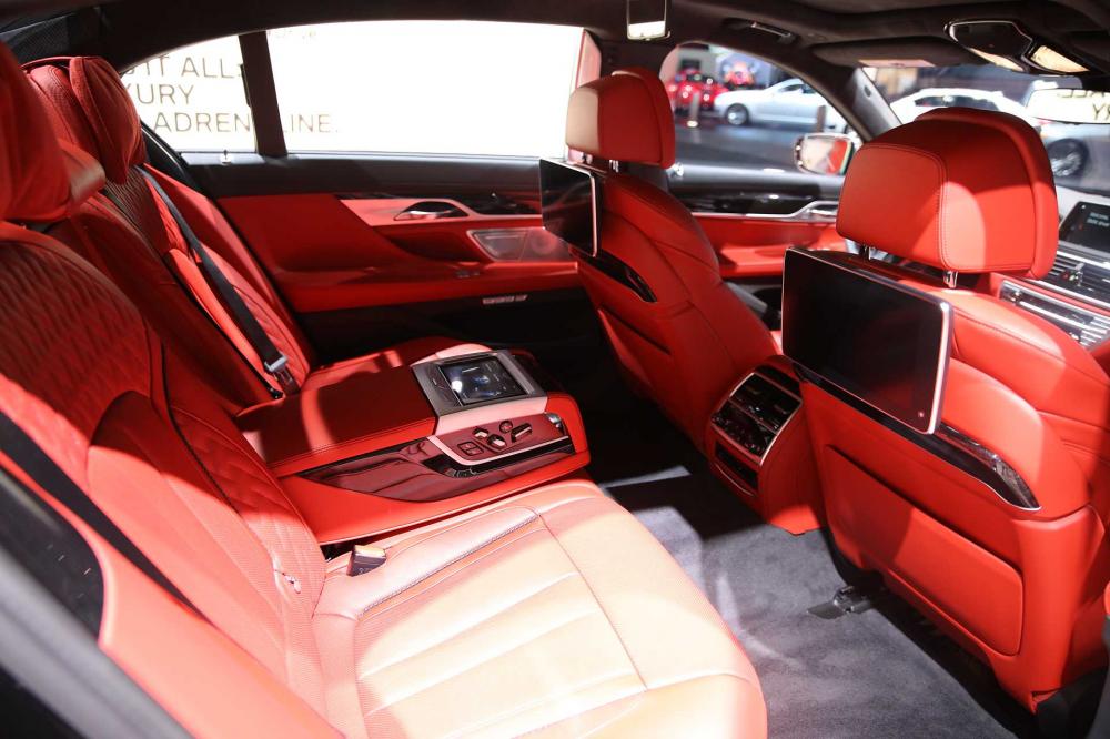 ghế xe BMW M760Li xDrive 8