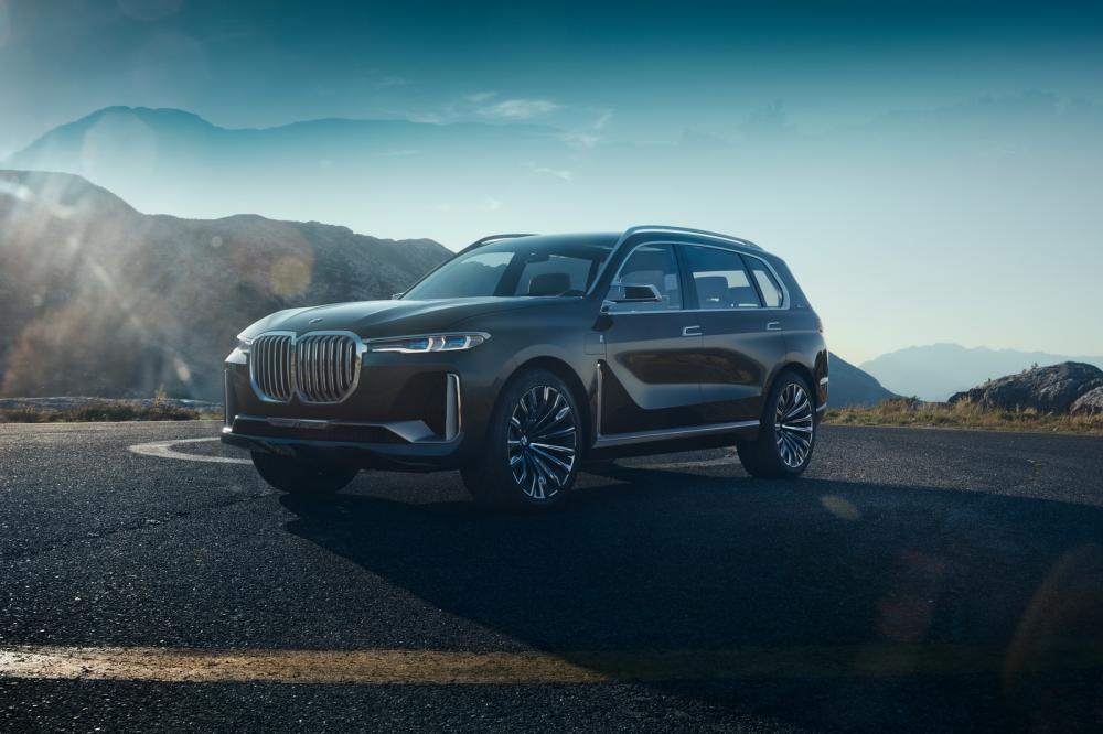 BMW X8  BMW X8