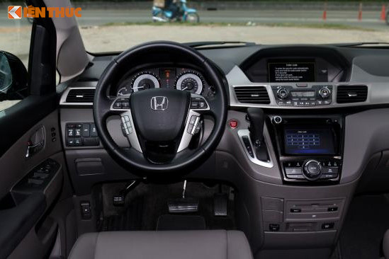 Honda Odyssey Touring Elite 4