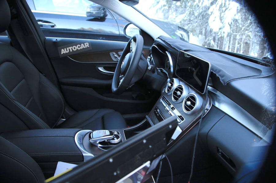 Khoang cabin của Mercedes-Benz C-Class Khoang cabin của Mercedes-Benz C-Class