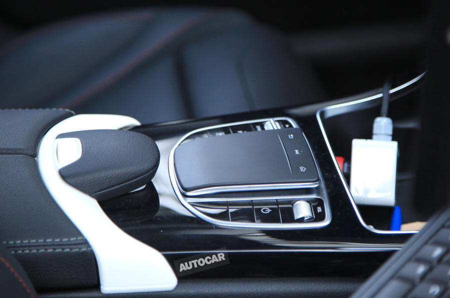 Cần gạt số của Mercedes-Benz C-Class Cần gạt số của Mercedes-Benz C-Class