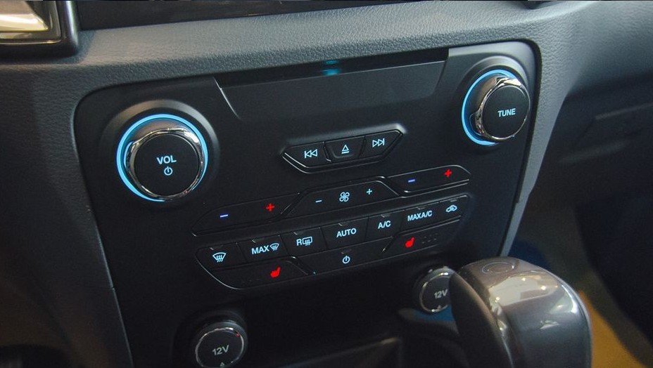 So sánh hệ thống giải trí của Toyota Fortuner 2017 và Ford Everest 2016 hệ thống giải trí của Toyota Fortuner 2017 và Ford Everest 2016