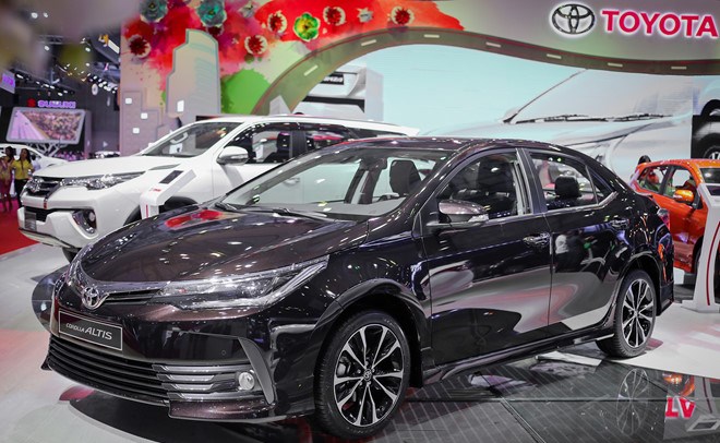 So sánh thiết kế thân xe Toyota Corolla Altis 2017 và Kia Cerato 2017 thiết kế thân xe Toyota Corolla Altis 2017 và Kia Cerato 2017