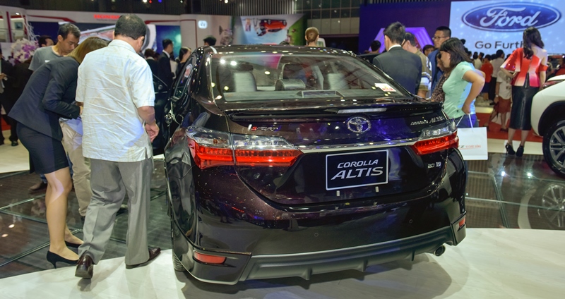 So sánh thiết kế đuôi xe Toyota Corolla Altis 2017 và Kia Cerato 2017 thiết kế đuôi xe Toyota Corolla Altis 2017 và Kia Cerato 2017